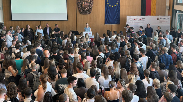 Hochschule und Verwaltungsschule begrüßen 463 Nachwuchskräfte in Mayen