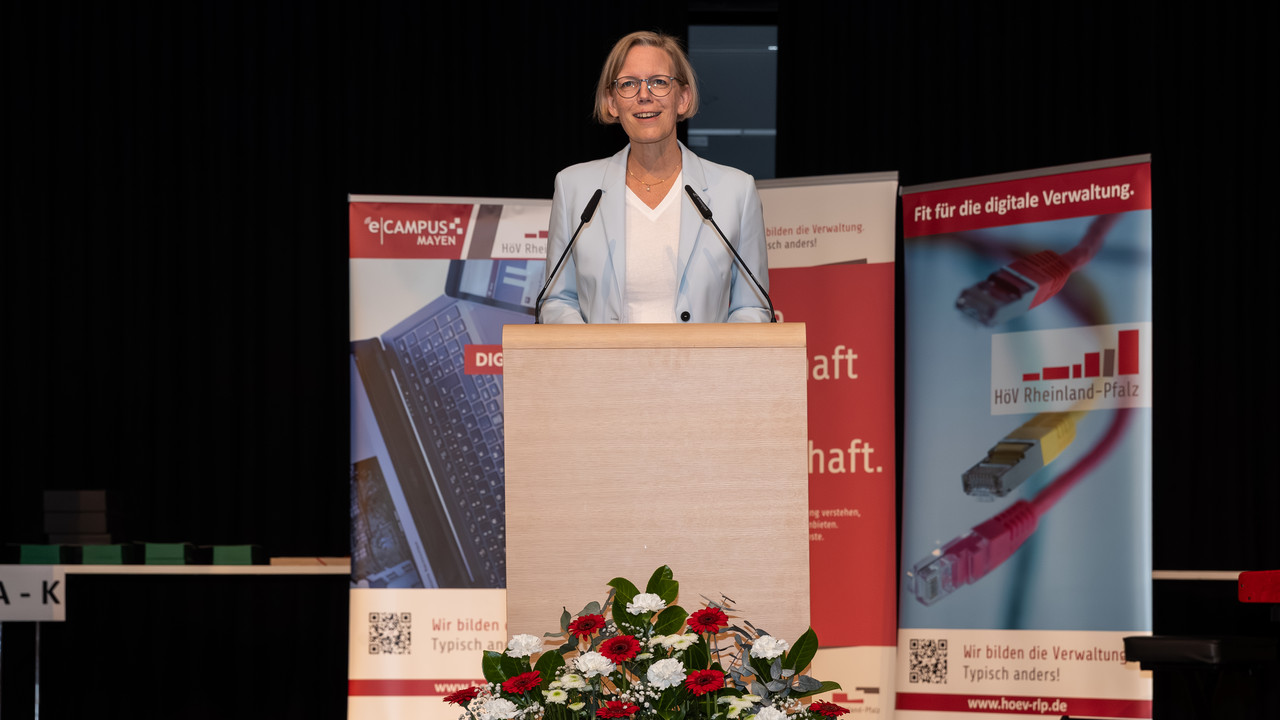 Ansprache von Staatssekretärin Simone Schneider.