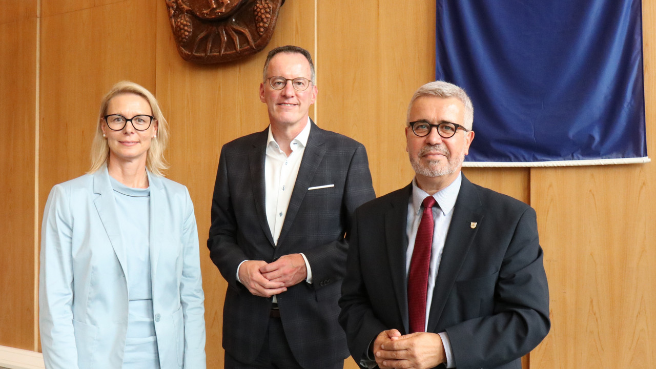 v. l. HöV-Direktorin Alice Schmidt, Innenminister Michael Ebling und Klaus Weisbrod