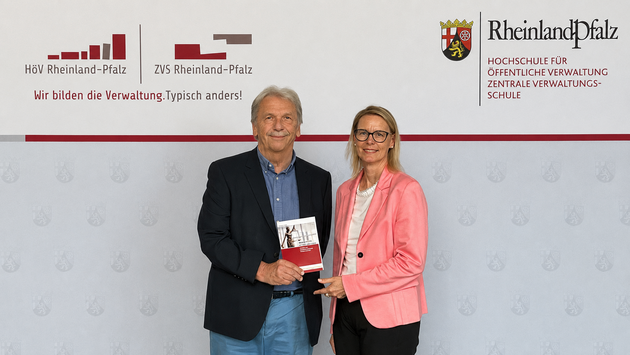 Neues Fachbuch von Dr. Dietrich Rühle für die Bibliothek der HöV/ZVS